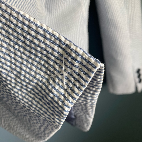 Light blue pinstripe blazer. H&M size 8 - Picture 4 of 9